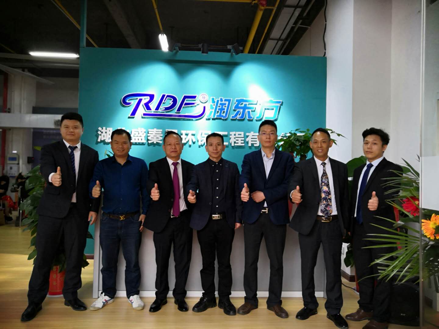 只有合作双赢的团队精神，没有单打独斗的个人主义！