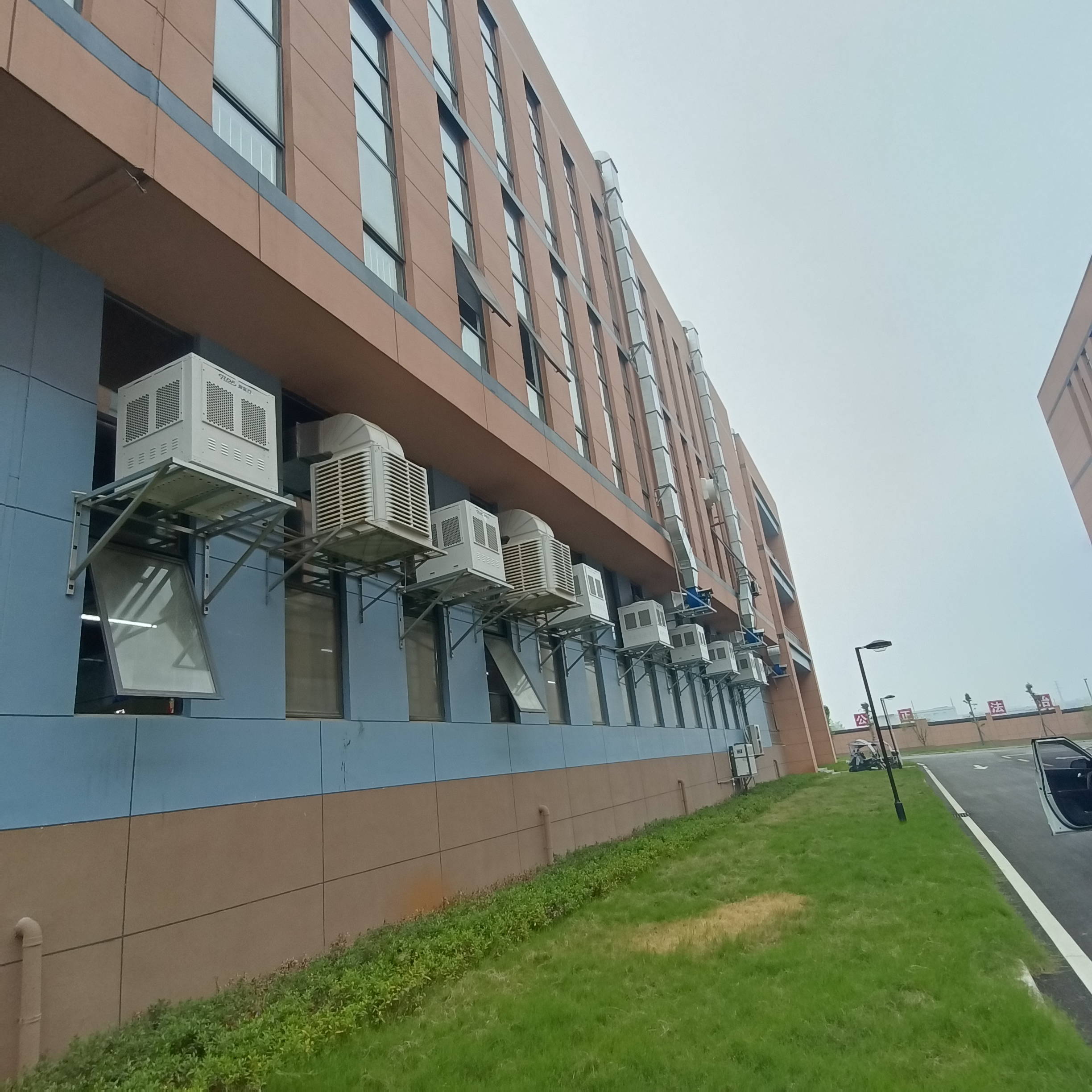 湖北咸宁某大型五金厂通风降温采用节能低碳空调