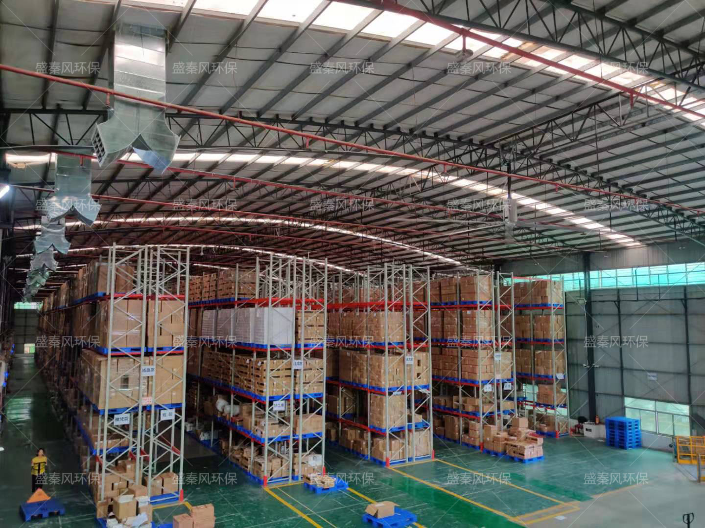 物流工厂车间仓库通风降温，怎么解决部分潮湿的问题？